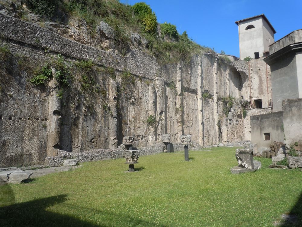 Shows an excavated complex in Palestrina and how it is attached to newer builds.